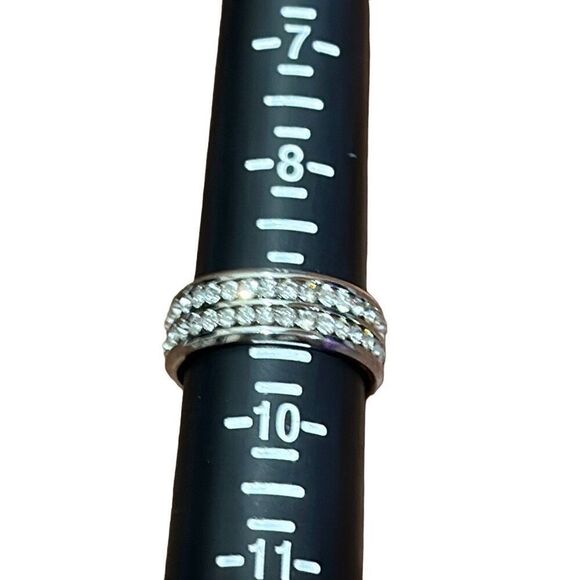 NWOT Size 9 stainless silver double row zircon stone ring - Picture 4 of 4